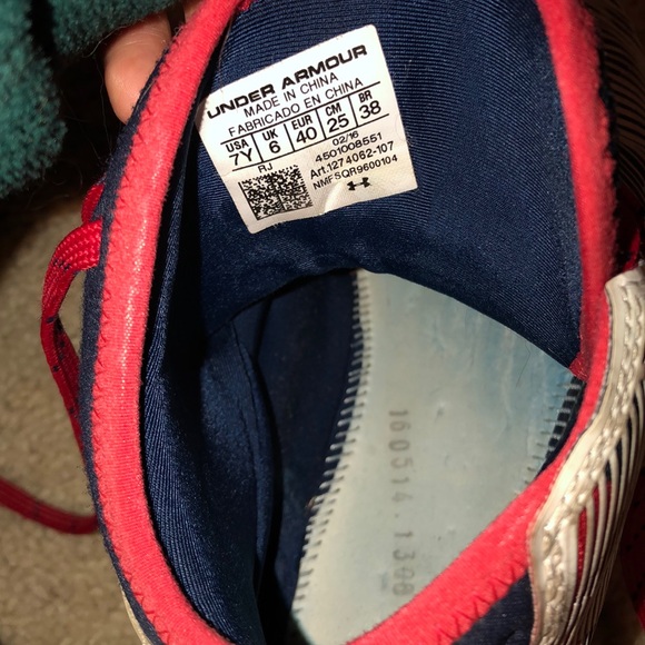 Under Armour boys basketball shoes - Picture 3 of 4